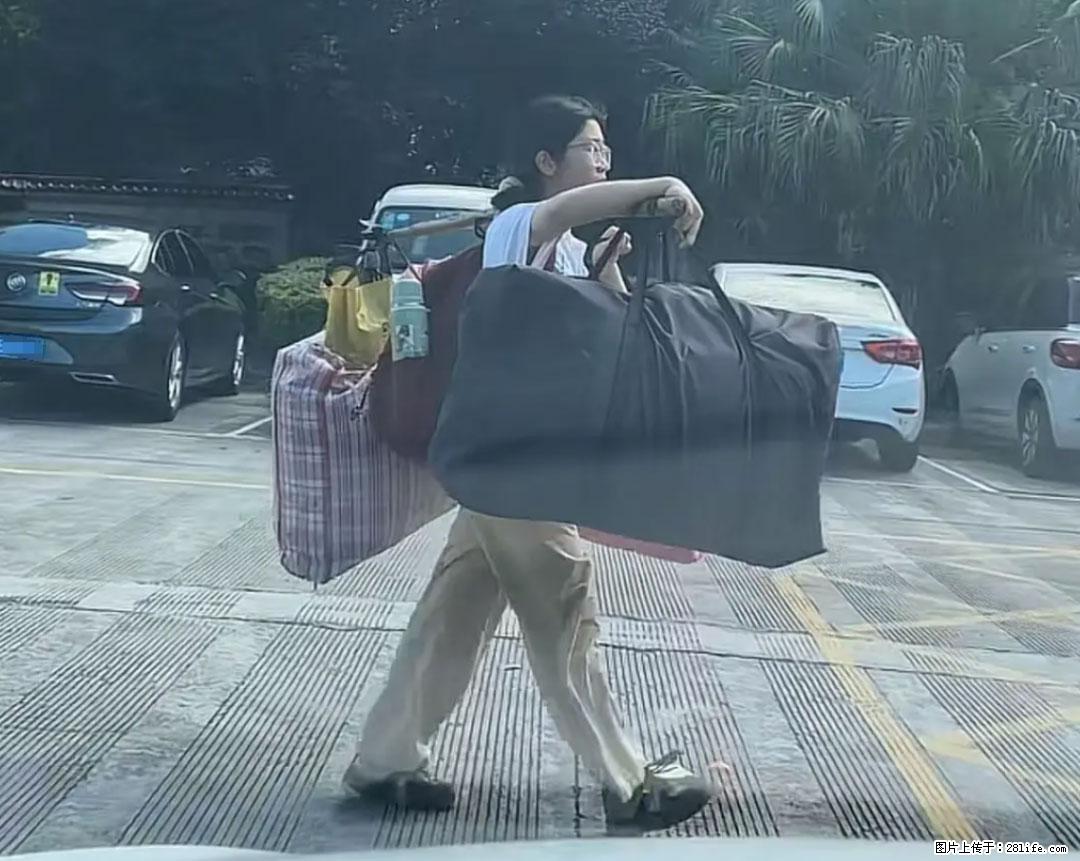 全网追的“扁担女孩”，找了一份暑假工，时薪12元 - 昆明生活资讯 - 昆明28生活网 km.28life.com