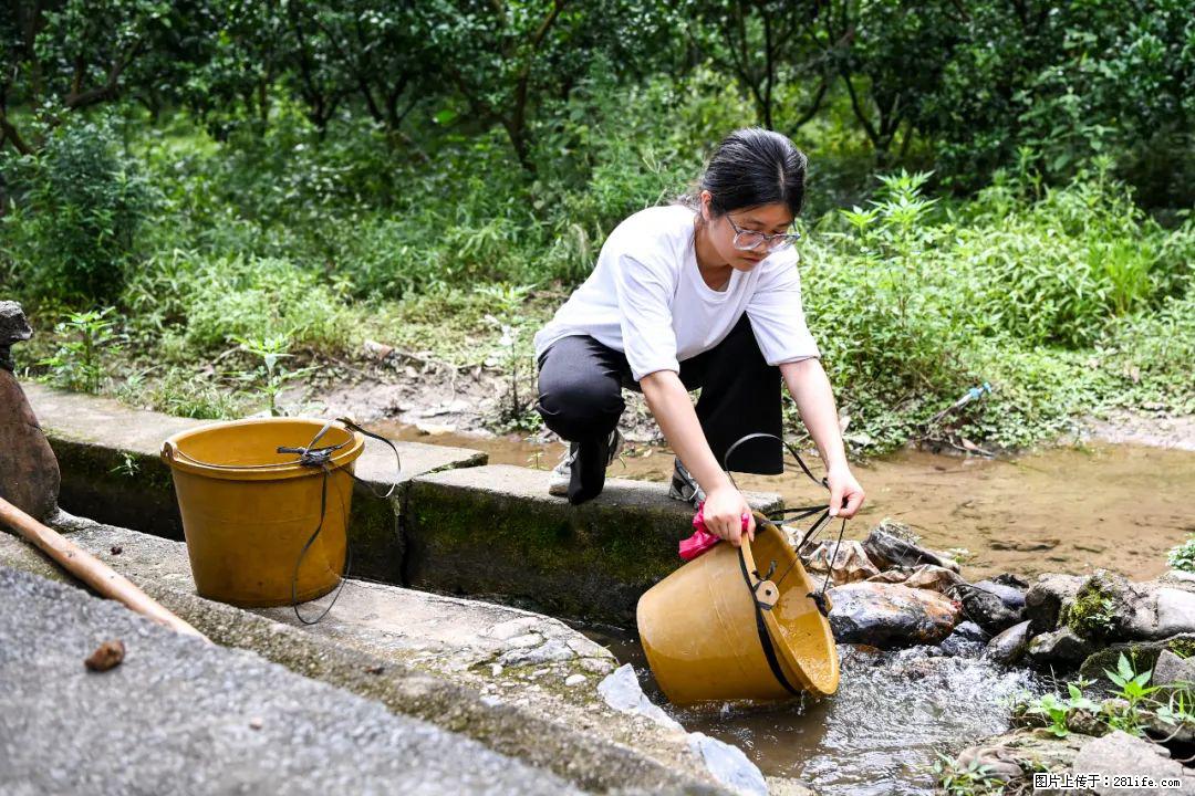 全网追的“扁担女孩”，找了一份暑假工，时薪12元 - 昆明生活资讯 - 昆明28生活网 km.28life.com