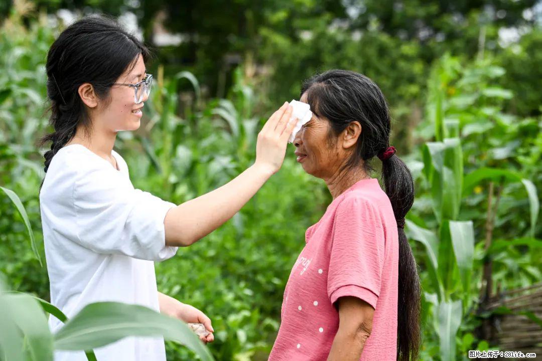 全网追的“扁担女孩”，找了一份暑假工，时薪12元 - 昆明生活资讯 - 昆明28生活网 km.28life.com